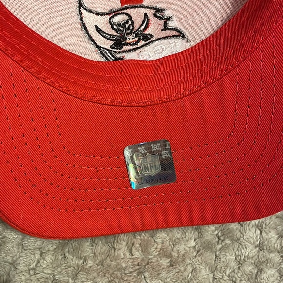 Tampa Bay Buccaneers Hat - Picture 2 of 3